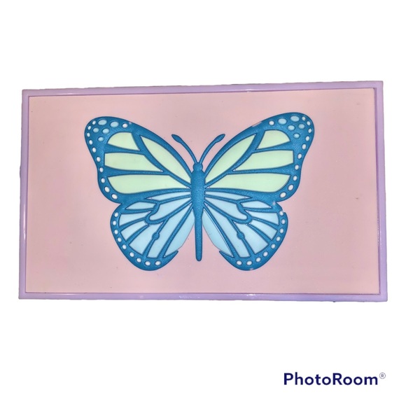 🦋 I HEART REVOLUTION BUTTERFLY EYESHADOW PALETTE 🦋 - Picture 2 of 4